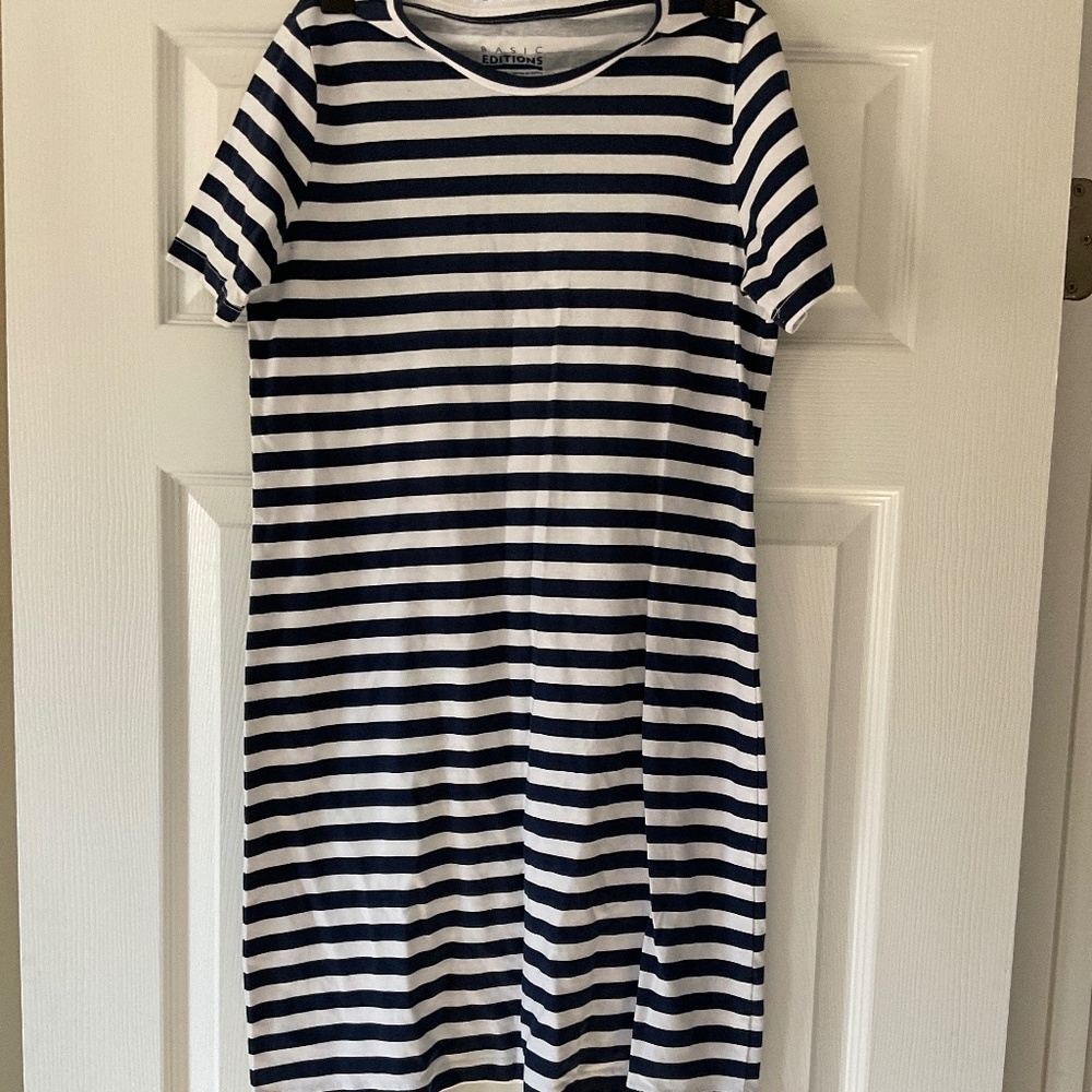 Basic edition girl size XL 14/16 blue and white stripes night shirt